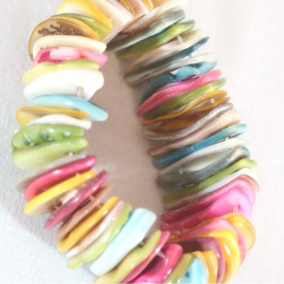 Colorful Semicircle Shell Stretch Bracelet - Picture 6 of 8